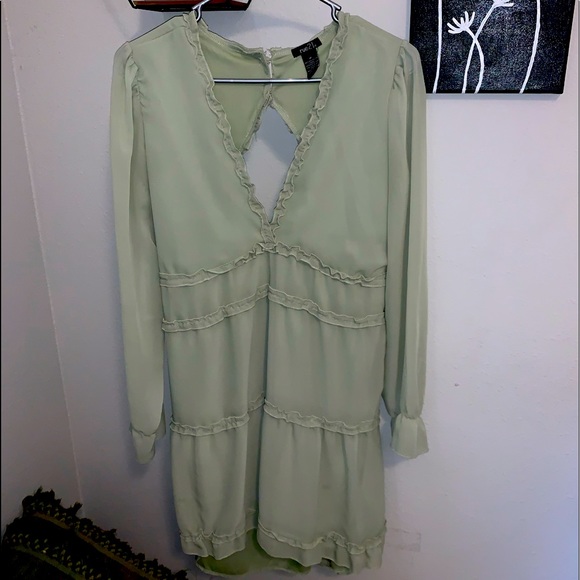Pale green long sleeve dress - Picture 1 of 2